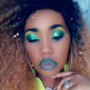 Meet your Posher, Beauty boss rosalia